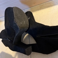 ブーツ　スエード　黒　ショートブーツ 22.5の画像