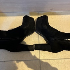 ブーツ　スエード　黒　ショートブーツ 22.5の画像