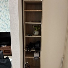 冷蔵庫、テレビ、棚、机、テーブル、ゴミ箱、マットレス等の画像