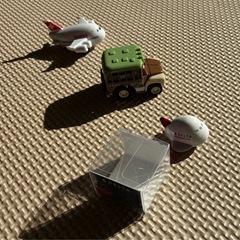 チョロQ3台　車1台　飛行機2機の画像