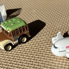 チョロQ3台　車1台　飛行機2機の画像