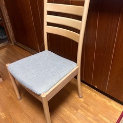 ニトリダイニングテーブル 椅子3脚セットの画像