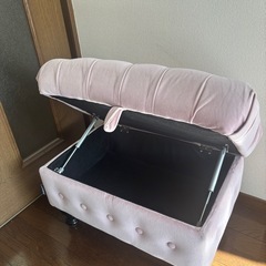 可愛いピンクのスツールイス
の画像