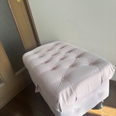 可愛いピンクのスツールイス
の画像