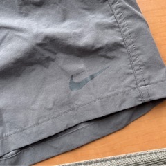 美品　NIKE水着　140センチの画像