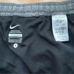 美品　NIKE水着　140センチの画像