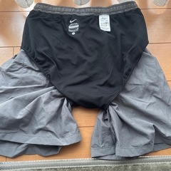 美品　NIKE水着　140センチの画像