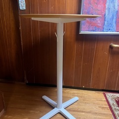 白のテーブルの画像