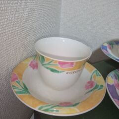 未使用GIVENCHY ジバンシー カップ＆ソーサー 花柄５色５彩　5客セットの画像