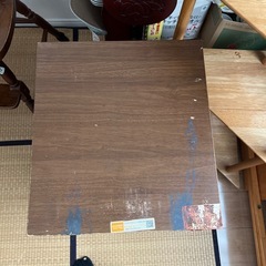 木製キャスター付きの引き出しの画像