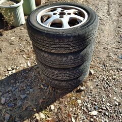 アルミホイール付きタイヤの画像