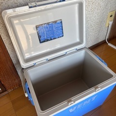 アウトドア クーラーボックスの画像