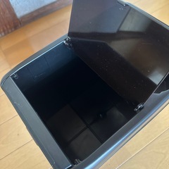 車用ダストボックスの画像