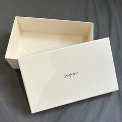 紙箱(SAINTLAURENT)の画像