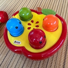 ambi toys リンゴ型ハンマーおもちゃの画像