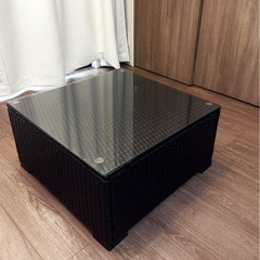 【お取引中】ラタン製正方形テーブル（ガラス天板付き）の画像