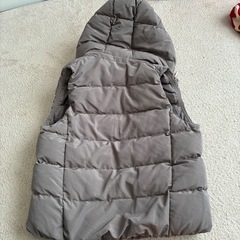 GU ベストジャケット　Mの画像