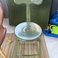 インダストリー系イスの画像