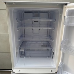 年末前🈹H21⭐️2023年製美品★シャープ　冷蔵庫　自動製氷　ガラス　大型　3ドアの画像