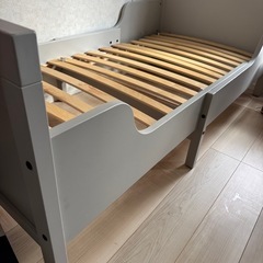 SUNDVIK 伸長式ベッドフレーム　IKEAの画像