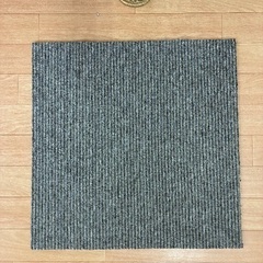 正方形マット1枚170円の画像