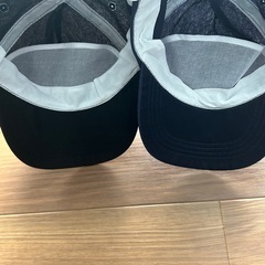 【未使用】【2つまとめて】キャップ　紺　黒　フリーサイズの画像