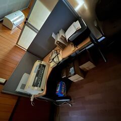 パソコンデスク、ロッカー等差し上げますの画像