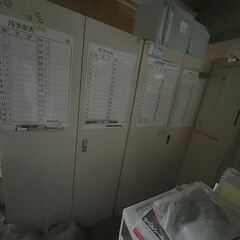 パソコンデスク、ロッカー等差し上げますの画像