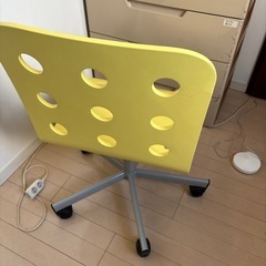 椅子　黄色の画像