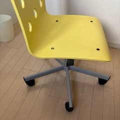 椅子　黄色の画像