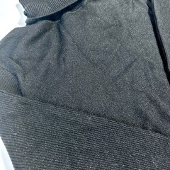 3L Il Suffitのタートルネック ブラックセーター ボタン付きの画像