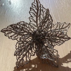 銀の花飾りの画像