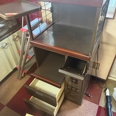 米びつ  炊飯器など 棚の画像