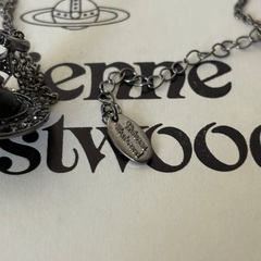 Vivienne Westwood タイ二オーブネックレス ブラックの画像