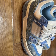 VUITTONスニーカー
の画像