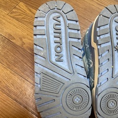 VUITTONスニーカー
の画像