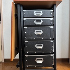 折りたたみデスクの画像