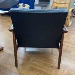 Kチェア カリモク60 1シーター キズ有り 合皮 程度B スタンダード ブラック【取りに来れる方限定】の画像