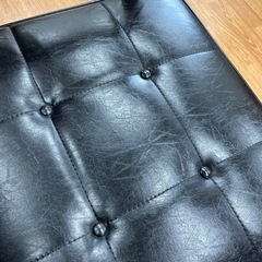 Kチェア カリモク60 1シーター キズ有り 合皮 程度B スタンダード ブラック【取りに来れる方限定】の画像