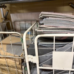 【無料】大量のタイルカーペット 好きなだけ持っていってください
の画像