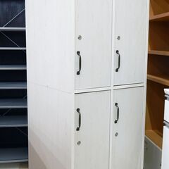 ビューティーガレッジ ボードロッカー4D クローゼットタイプの鍵付き4ドアロッカー カントリーホワイト 札幌市清田区の画像