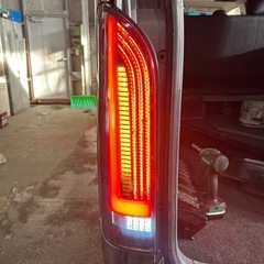 200系ハイエース　オープニングモーション付　LEDテール左右セットの画像