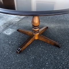 カリモク　ラウンドテーブル　ダイニングテーブルの画像