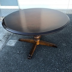 カリモク　ラウンドテーブル　ダイニングテーブルの画像