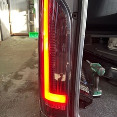 200系ハイエース　オープニングモーション付　LEDテール左右セットの画像