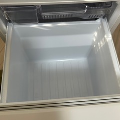 【使用年数低✨】【付属品なし】【2022年製】三菱ノンフロン冷凍冷蔵庫 146L の画像