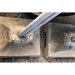 ▼ 洗濯物干し台 アルミ製 高さ 170cm 幅 104cm メーカー不明 土台の欠け有り サビ汚れあり 現状渡しの画像