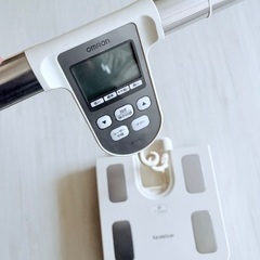 オムロン KaradaScan 体重計の画像