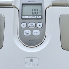 オムロン KaradaScan 体重計の画像