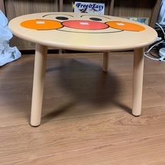 子供用　アンパンマン顔テーブルの画像